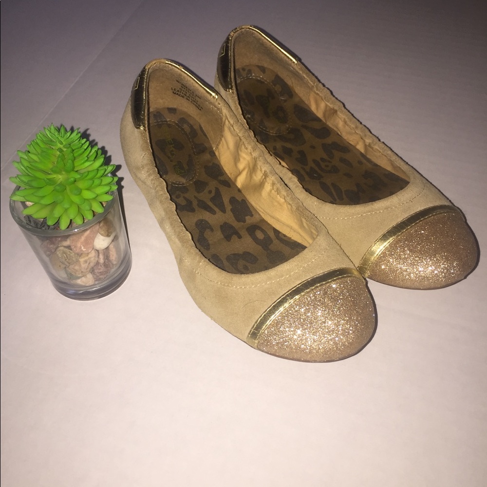 Sperry gold toe flats
